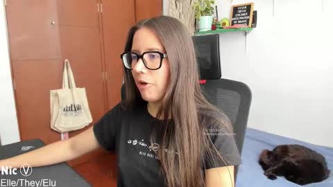 Snapshot of thetropicalseduction chatting on October 17, 2025, 3:47 pm Nicole online show from October 17, 2025, 3:47 pm