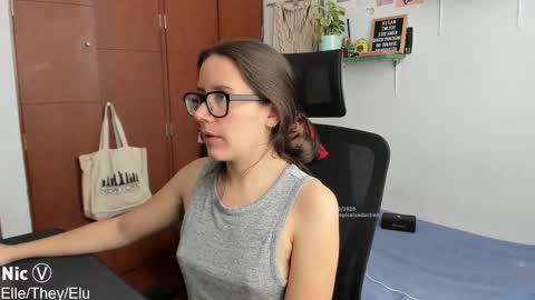 Snapshot of thetropicalseduction chatting on October 30, 2025, 2:18 pm Nicole online show from October 30, 2025, 2:18 pm