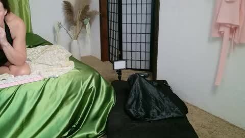 The Willow Fox online show from May 6, 2026, 2:40 am