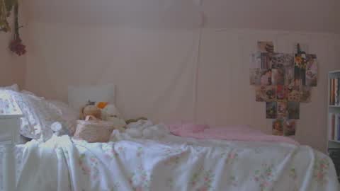 Snapshot of theyalllikecarmen chatting on February 10, 2025, 8:00 pm Carmen online show from February 10, 2025, 8:00 pm