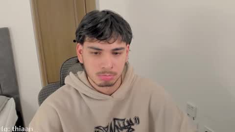 thiaan__ online show from November 4, 2025, 2:32 am