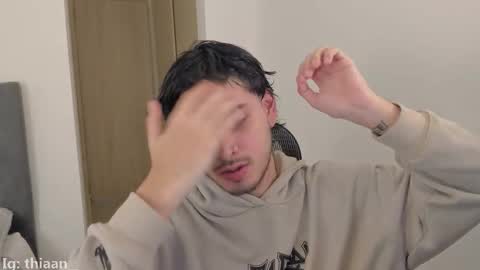 thiaan__ online show from November 16, 2025, 8:25 pm