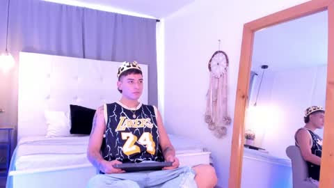 Thiago  online show from April 1, 2026, 1:41 pm