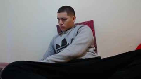 Snapshot of thiago_hot_boy chatting on December 22, 2024, 8:27 am Thiago independent model online show from December 22, 2024, 8:27 am