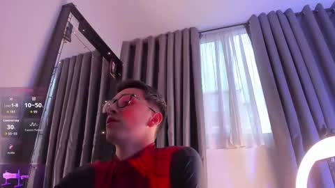 Snapshot of thiago_jones chatting on October 18, 2025, 10:10 pm SanThiago online show from October 18, 2025, 10:10 pm