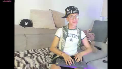 Snapshot of thiago_n_sam chatting on July 4, 2026, 6:30 am thiago_n_sam online show from July 4, 2026, 6:30 am