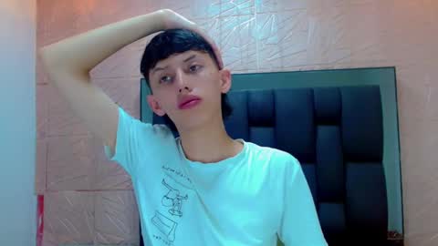 thiago_twink38 online show from November 23, 2025, 11:48 pm
