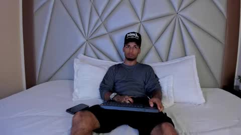 ThiagoFerreti online show from November 3, 2025, 9:16 pm