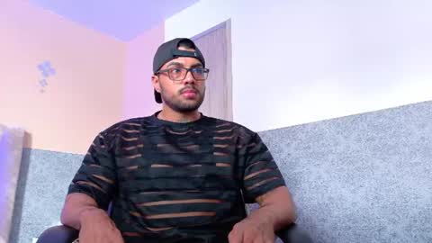 Snapshot of thiagoleon_ chatting on July 18, 2026, 7:28 pm Thiago online show from July 18, 2026, 7:28 pm