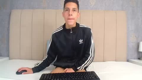Snapshot of thiagos19 chatting on June 23, 2026, 12:58 pm Thiago online show from June 23, 2026, 12:58 pm