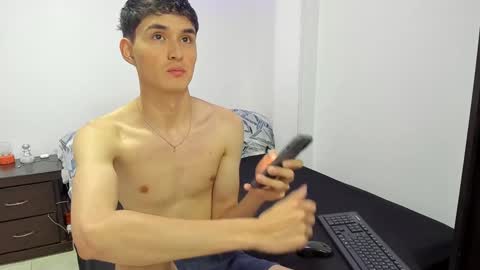 Snapshot of thiagowells_ chatting on February 8, 2025, 11:34 pm Thiago Wells online show from February 8, 2025, 11:34 pm