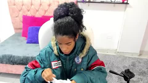 thianahorny online show from December 4, 2025, 12:14 pm