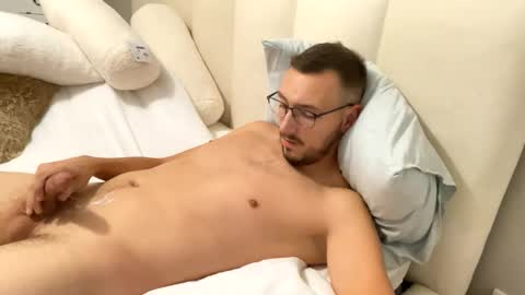 thib9223 online show from November 15, 2025, 5:42 pm