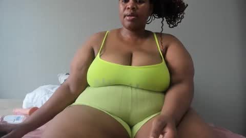 Snapshot of thickleeyanax chatting on December 4, 2024, 7:06 am thickleeyanax online show from December 4, 2024, 7:06 am