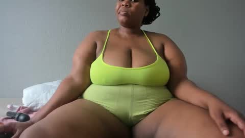 Snapshot of thickleeyanax chatting on December 4, 2024, 10:13 am thickleeyanax online show from December 4, 2024, 10:13 am