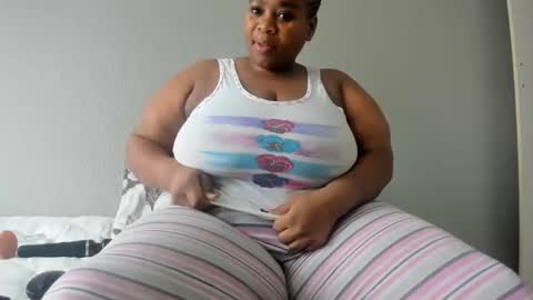 Snapshot of thickleeyanax chatting on December 13, 2024, 9:57 am thickleeyanax online show from December 13, 2024, 9:57 am