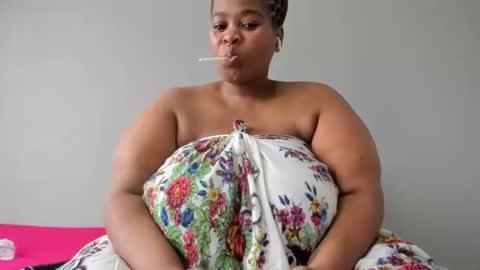 Snapshot of thickleeyanax chatting on February 15, 2025, 11:17 am thickleeyanax online show from February 15, 2025, 11:17 am