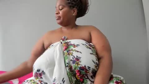 Snapshot of thickleeyanax chatting on February 15, 2025, 2:33 pm thickleeyanax online show from February 15, 2025, 2:33 pm