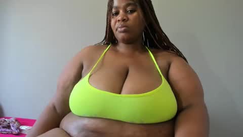 Snapshot of thickleeyanax chatting on February 21, 2025, 8:29 am thickleeyanax online show from February 21, 2025, 8:29 am