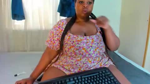 thickleeyanaxxx online show from April 26, 2026, 6:44 am