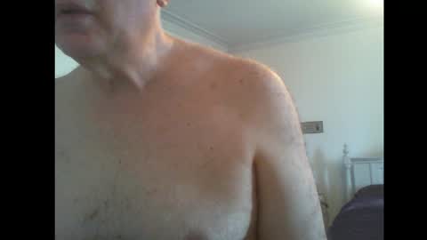 Snapshot of thickmelnik chatting on March 11, 2025, 4:43 am James online show from March 11, 2025, 4:43 am