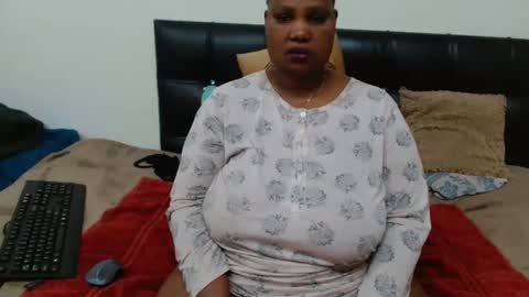 Snapshot of thicksexymellons chatting on May 17, 2026, 8:38 pm Pat online show from May 17, 2026, 8:38 pm