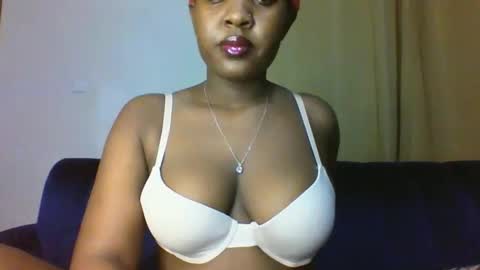 Snapshot of thickyannah2 chatting on September 17, 2025, 11:17 pm thickyannah online show from September 17, 2025, 11:17 pm