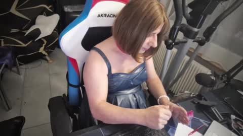 Snapshot of thihold chatting on January 4, 2025, 7:02 pm thihold online show from January 4, 2025, 7:02 pm