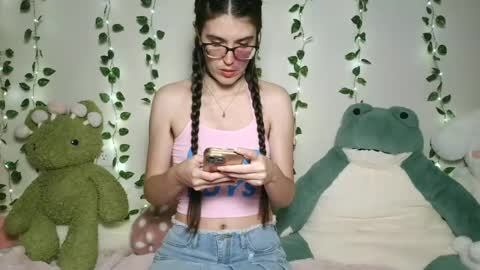thistlefernsby online show from June 17, 2026, 1:08 am