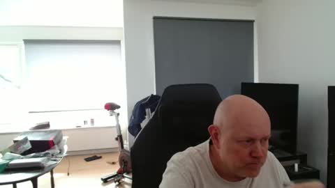 thomas315627 online show from April 16, 2026, 1:01 pm