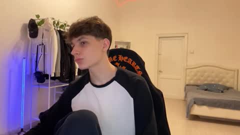 Thomas Hill online show from December 4, 2025, 8:17 pm