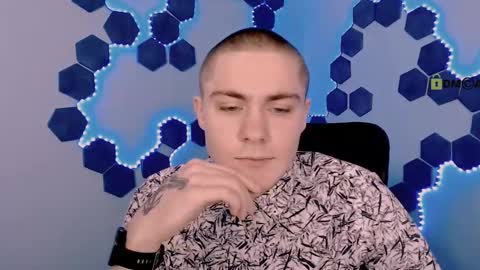 thomas_crow online show from November 21, 2025, 9:41 am