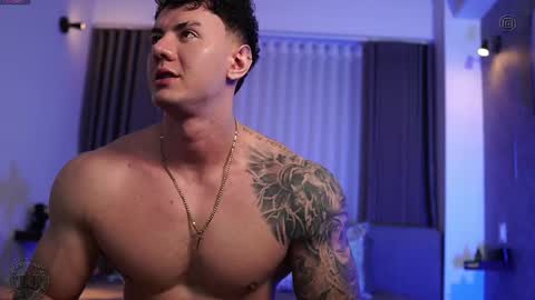 Snapshot of thomas_falcon1 chatting on October 1, 2025, 12:05 am Thomas Falcon online show from October 1, 2025, 12:05 am