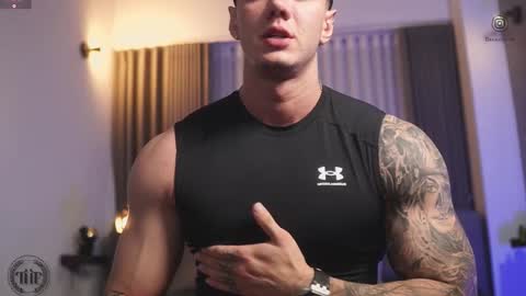 Snapshot of thomas_falcon1 chatting on October 22, 2025, 1:28 am Thomas Falcon online show from October 22, 2025, 1:28 am