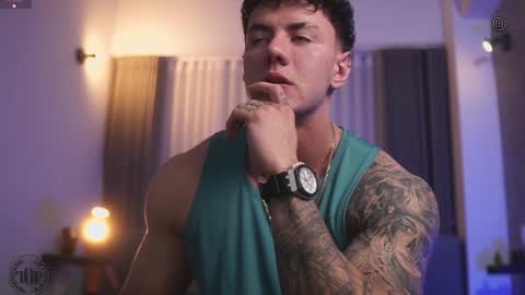 Snapshot of thomas_falcon1 chatting on October 22, 2025, 11:26 pm Thomas Falcon online show from October 22, 2025, 11:26 pm