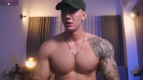 Snapshot of thomas_falcon1 chatting on October 27, 2025, 12:58 am Thomas Falcon online show from October 27, 2025, 12:58 am