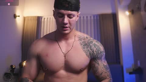 Snapshot of thomas_falcon1 chatting on October 28, 2025, 12:14 am Thomas Falcon online show from October 28, 2025, 12:14 am