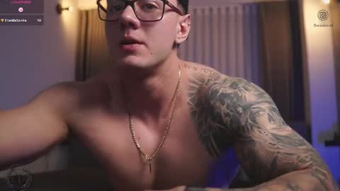 Snapshot of thomas_falcon1 chatting on November 1, 2025, 2:46 am Thomas Falcon online show from November 1, 2025, 2:46 am