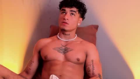 Snapshot of thomas_fit1 chatting on December 8, 2024, 12:07 am Thomas 3 JUST STAY AND BE MY LAST LOVE online show from December 8, 2024, 12:07 am