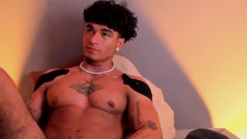 Snapshot of thomas_fit1 chatting on December 10, 2024, 5:28 am Thomas 3 JUST STAY AND BE MY LAST LOVE online show from December 10, 2024, 5:28 am