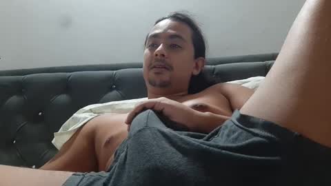 Snapshot of thomasbbc25 chatting on December 3, 2025, 4:20 am Thomas online show from December 3, 2025, 4:20 am