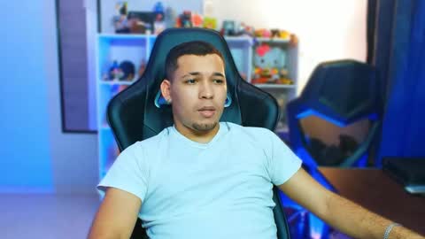 Snapshot of thomascollins__ chatting on October 26, 2025, 6:30 am Thomas online show from October 26, 2025, 6:30 am