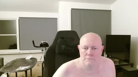 thomash32 online show from September 14, 2025, 9:58 pm