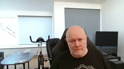 thomash32 online show from September 23, 2025, 8:06 am