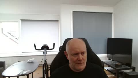 thomash32 online show from October 9, 2025, 9:40 am