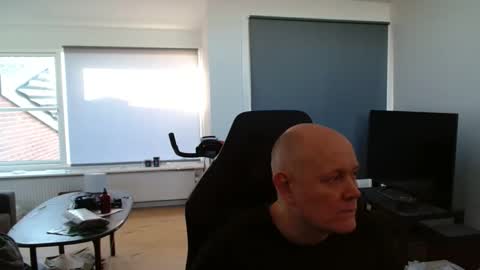 thomash32 online show from November 17, 2025, 12:22 pm