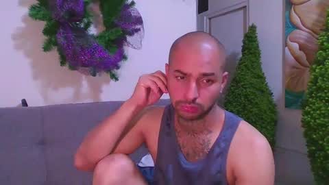 Snapshot of thomassmith2023 chatting on February 20, 2025, 10:48 pm thomas smith online show from February 20, 2025, 10:48 pm