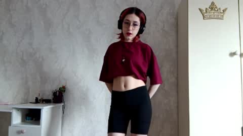 Lina online show from December 16, 2025, 8:30 am