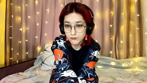 Lina online show from December 21, 2025, 8:43 am