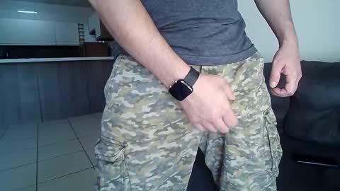 Snapshot of thomaz__ chatting on September 19, 2025, 12:17 pm thomaz__ online show from September 19, 2025, 12:17 pm